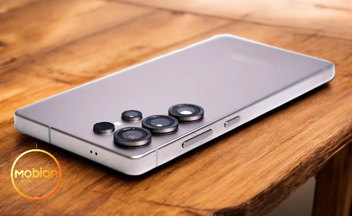 گوشی سامسونگ  Galaxy S25 Ultra از نمای نزدیک به دوربین ها
