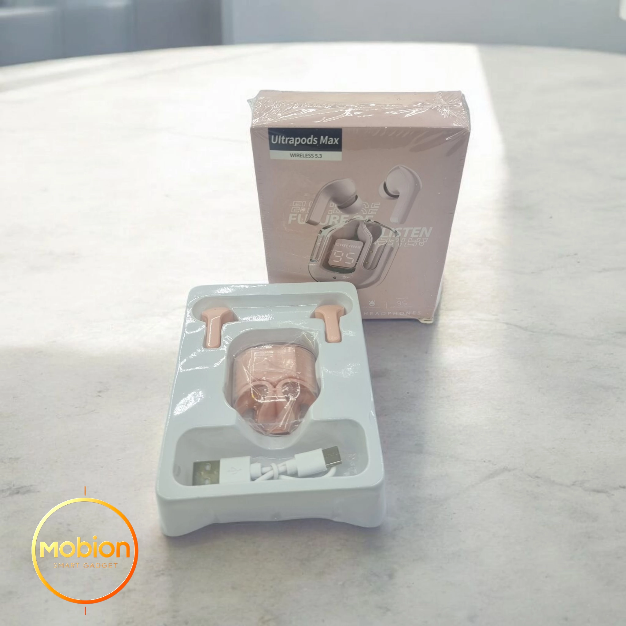 هدفون Ultra Pods به رنگ صورتی با جعبه شارژ
